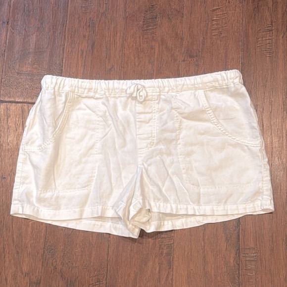 Size 8 Banana Republic White Cargo Shorts Relaxed Fit - Picture 1 of 14